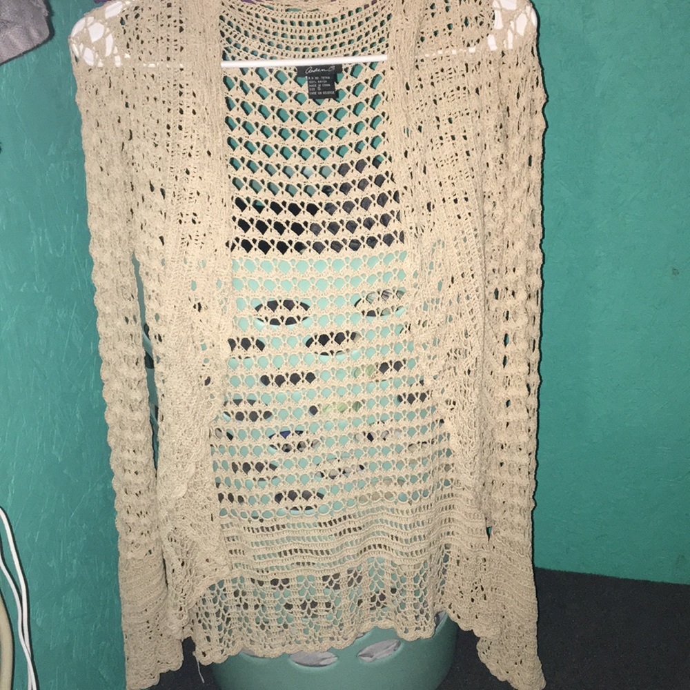 Knitted long sleeve sweater